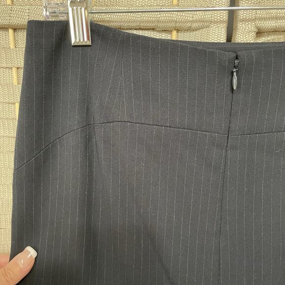 Banana Republic Pinstripe Pencil Skirt Size 6 Navy Back Kick Pleat Lined NEW - Picture 4 of 11